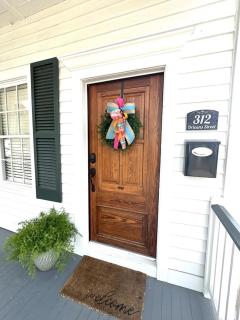 Creole Cottage - 2 Bed, 1 Bath, Pet Friendly with Fee, Walk to Downtown, Grill, Washer & Dryer - Natchez - 0