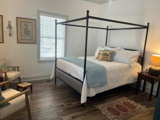 Creole Cottage - 2 Bed, 1 Bath, Pet Friendly with Fee, Walk to Downtown, Grill, Washer & Dryer - 6