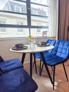 Modern Studio Apartments & 3Bedroom flat with Pvt Balcony steps from Regent's Park - Londen - 4