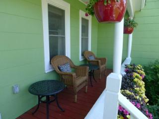 Falls Farmstead 1854 Quinn Cottage -Cozy Home Base - 3