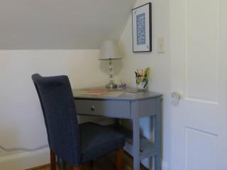 Falls Farmstead 1854 Quinn Cottage -Cozy Home Base - 1