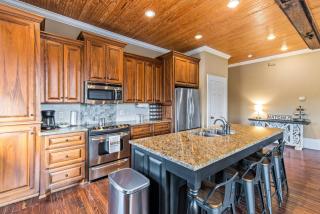 Train Depot - 2 Bed, 1 & Half Bath, Heart of Downtown, Washer & Dryer - 3