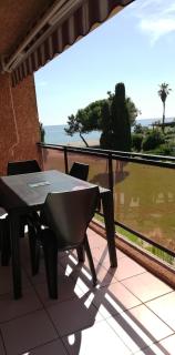 Les pieds dans l'eau - 1