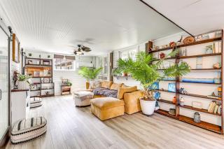 Coastal Oasis with Hot Tub Walk to Beach! - Holly Ridge - 7