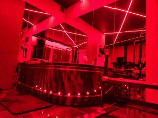 NEW in GDAŃSK! RED ROOM in the HEART of GDAŃSK - BDSM - with a luxury JACUZZI and access to a sauna - Gdańsk - 2
