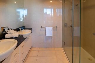 Perfect 4 Bdrm Penthouse open for 8 guests - Melbourne - 8