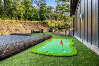 Little Bear Lodge, 3BR2BA private cabin in Cosby, TN Gorgeous outdoor space, fire pit, hot tub - 5