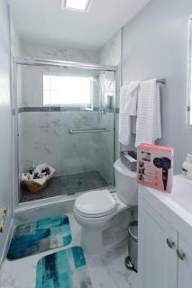 CasaBay 4 Bed 2 Bath House Ultimate Backyard Fun - 8