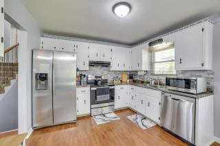 Kentucky Vacation Rental Escape with Deck - Oak Grove - 2