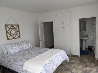 Centrally Located 2 Master Bedrooms to Explore all San Diego has to Offer - San Diego - 9