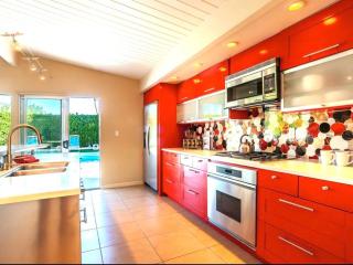 Mid-Century Krisel House with Salt Water Pool and Firepit - Palm Springs - 3