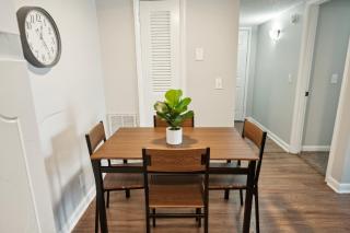 Brentwood A2 I Cozy & Comfy I 2bd I Free Parking - 8