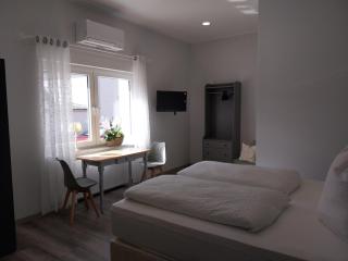 Flora Comfort Inn - 1