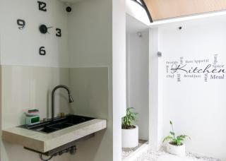 Charming and Efficient First Level Family Apt 5 - 2