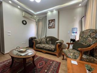 Spacious Apartment with Antique Furnishings & Views - Cairo - 6