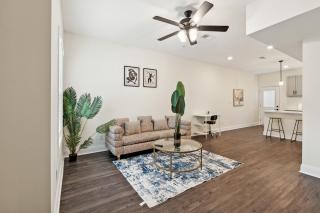 Alto O4 I Modern New Construction 2bd Apartment - Clarksville - 0