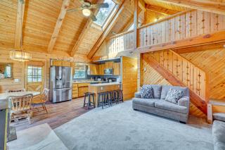 Alpine Cabin with Deck 3 Mi to Luna Lake! - Alpine - 5