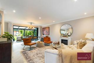 Guildford - 4 Bedroom House - Private Parking - 4