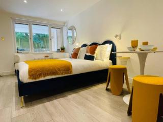 Designer Studio in Edinburgh with Free Parking - 2