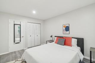 Pine Brook 808 I Your Newark Retreat I Pool & Gym - Newark - 7