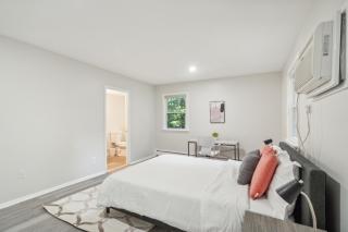 Pine Brook 808 I Your Newark Retreat I Pool & Gym - Newark - 5