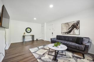 Pine Brook 1122 I Pool Gym I Free Parking ! - 8