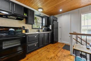 Bare Feet Bungalow -Close to beach & dog friendly - Gulfport - 3