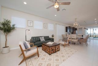 Charming 5BD Home All suites with Pool and BBQ Grill - 3