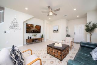 Charming 5BD Home All suites with Pool and BBQ Grill - 1