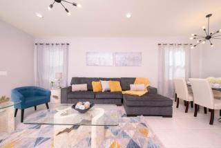 Amazing 7BD Home Game Room Pool and Spa near Disney - 7