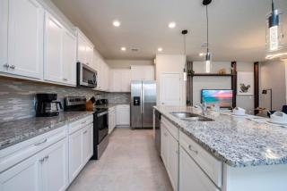 5BD Stunning Themed rooms with Pool and BBQ near Disney - 4