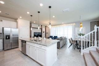 5BD Stunning Themed rooms with Pool and BBQ near Disney - 1