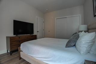 Landing at Hagert and York 1 Bedroom in East Kensington - 2