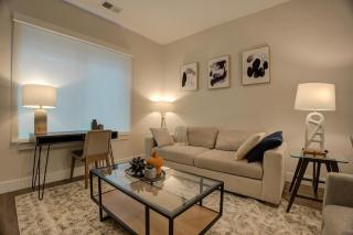 Landing at Hagert and York 1 Bedroom in East Kensington - 4