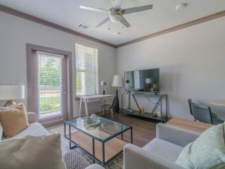 Landing at Highbridge at Egret Bay - 1 Bedroom in League City - 3
