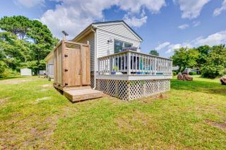 Waterfront Deltaville Cottage with Fire Pit! - Locklies - 3