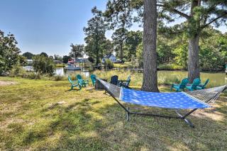 Waterfront Deltaville Cottage with Fire Pit! - Locklies - 4