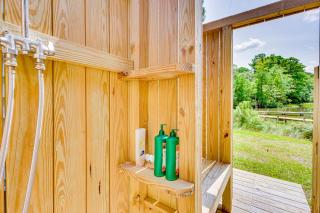 Waterfront Deltaville Cottage with Fire Pit! - Locklies - 2