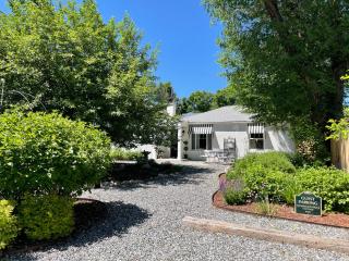 Ivywild Boutique Cottage - 5