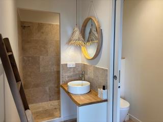 Neuf , Suite avec kitchenette dans bergerie moderne vue mer et montagne - 5