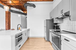 Brick & Bed, Riverfront Lofts in Saint Louis - 3