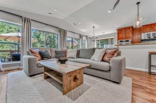 Charming Tahoe Cabin with Private Beach Access - Tahoe City - 2