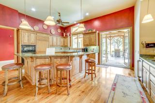 Stunning Hopland Vacation Rental with Pool and Hot Tub - Hopland - 1