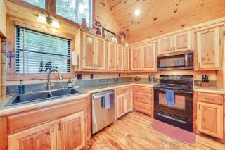 Cabin with Hot Tub and Wraparound Deck in Broken Bow! - Broken Bow - 1