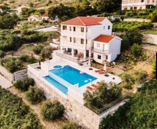 Family friendly apartments with a swimming pool Podstrana, Split - 23526 - Podstrana - 9