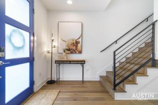 Urban Oasis 1 Mile from UT plus Garage and Rooftop - 2