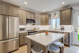 The Chestnut Downtown Rooftop Deck w Firepit - 9