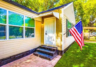 Mid-Town Cave for 6 Guests 3 Bedroom 1 Bath - 9