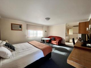 City Colonial Motor Inn - 3