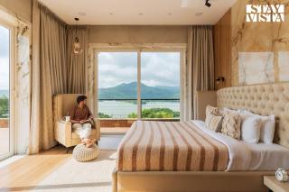 StayVista at La Belleza with Infinity Pool & Lake View Alfresco Dining - 5